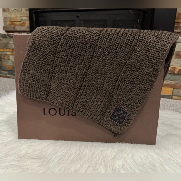 Louis Vuitton Damier Ebene Wool Scarf - Picture 12 of 13